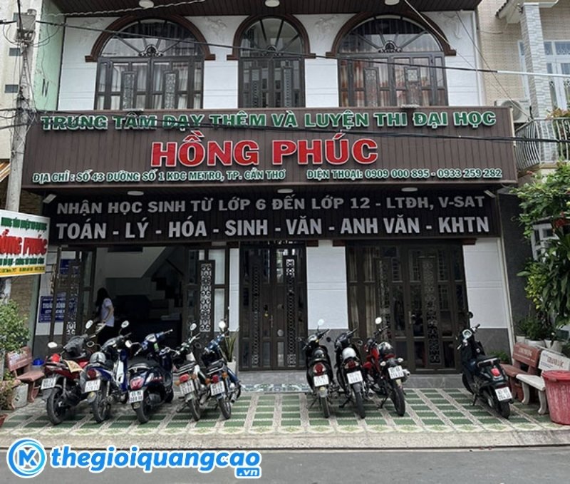 Mẫu bảng hiệu dạy th&ecirc;m v&agrave; luyện thi đại học Hồng Ph&uacute;c