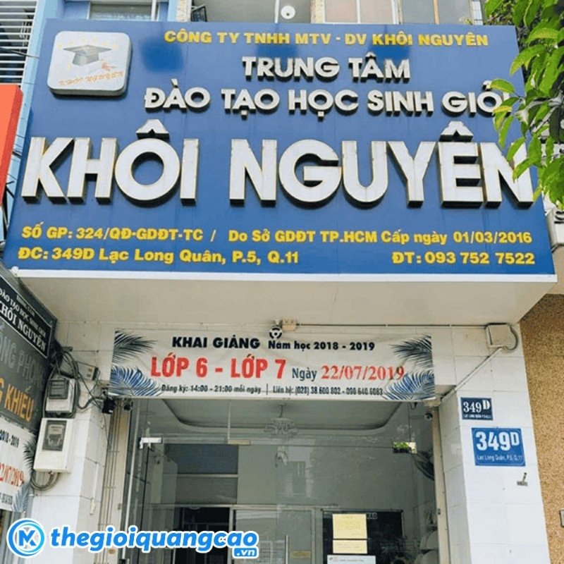 Bảng hiệu nhận dạy k&egrave;m mặt dựng alu chữ nổi mica