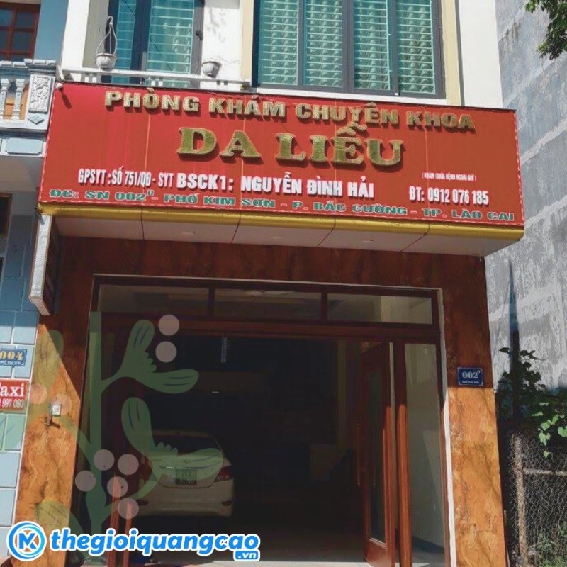 Bảng hiệu ph&ograve;ng kh&aacute;m da liễu chữ nổi inox v&agrave;ng gương