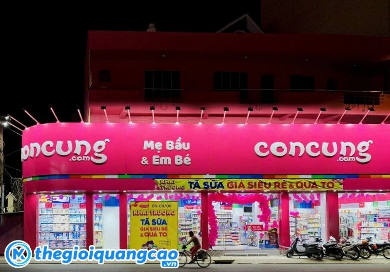 Mẫu bảng hiệu mẹ bầu v&agrave; em b&eacute; Con Cưng