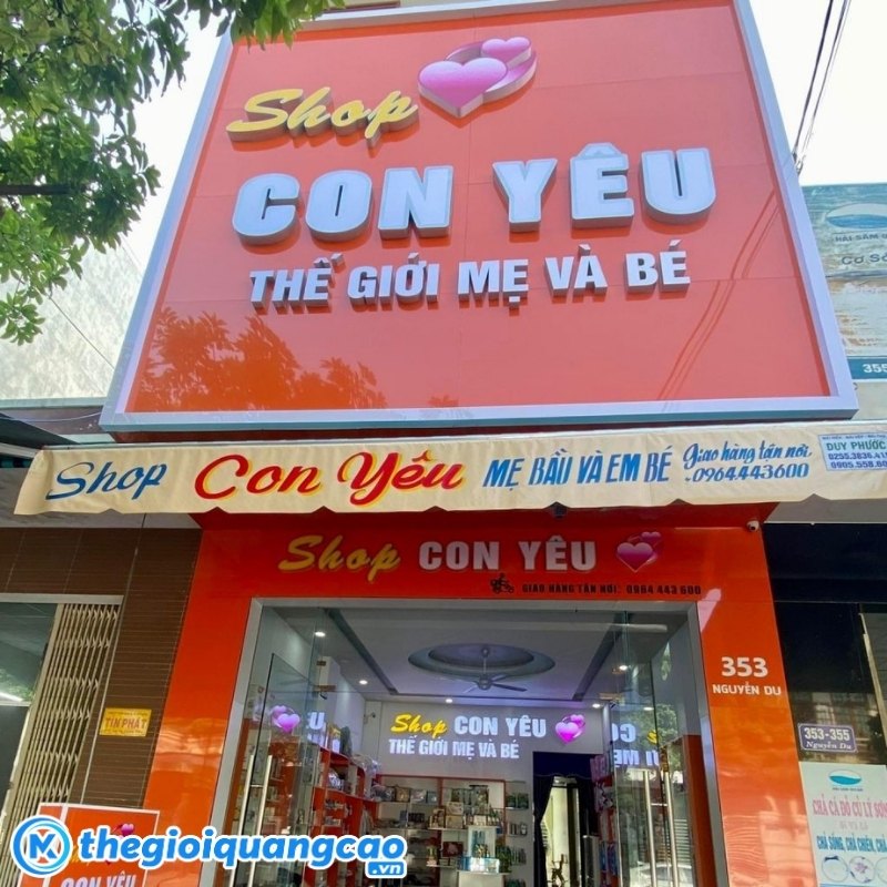 Mẫu bảng hiệu mẹ v&agrave; b&eacute; đẹp