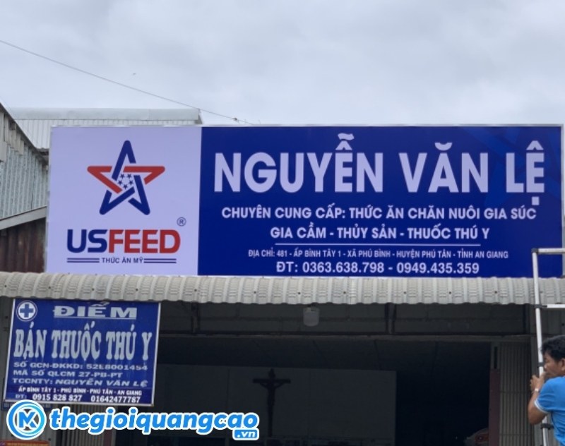 Mẫu bảng hiệu cửa h&agrave;ng thức ăn chăn nu&ocirc;i gia s&uacute;c Nguyễn Văn Lệ