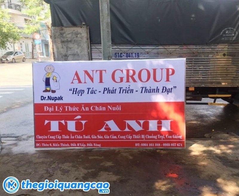 Bảng hiệu thức ăn gia s&uacute;c chất liệu bạt hiflex