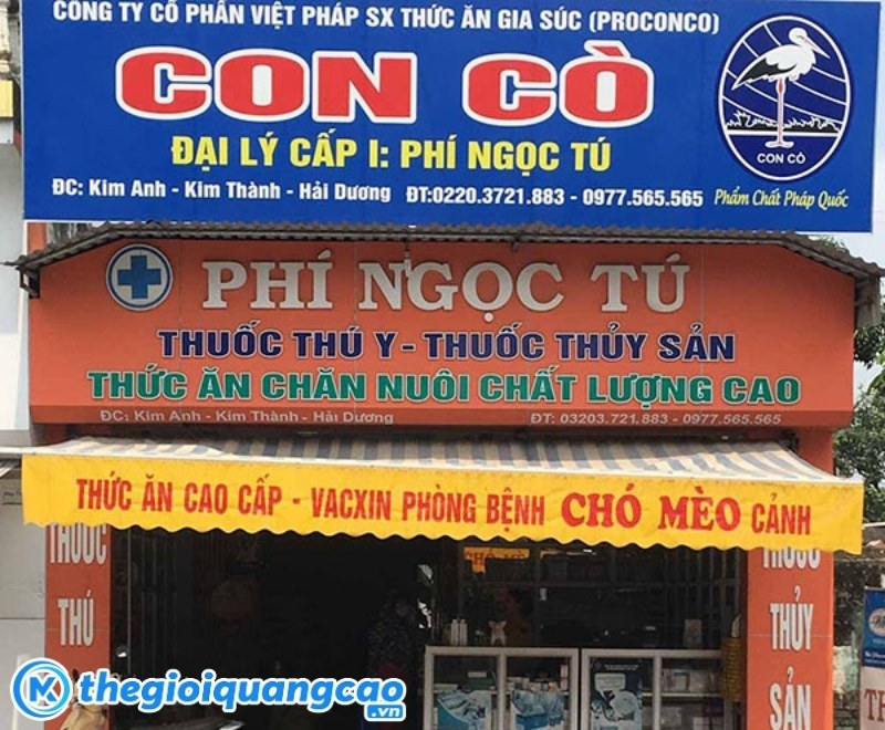 Bảng hiệu thức ăn gia s&uacute;c nền t&ocirc;n d&aacute;n Decal