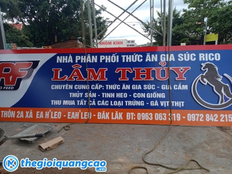 Thiết kế bảng hiệu thức ăn gia s&uacute;c, gia cầm theo y&ecirc;u cầu