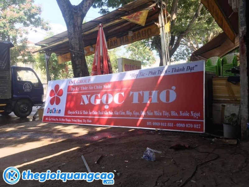 Mẫu bảng hiệu đại l&yacute; thức ăn chăn nu&ocirc;i Ngọc Thơ