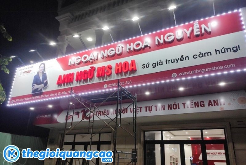 Thi c&ocirc;ng bảng hiệu trung t&acirc;m ngoại ngữ gi&aacute; rẻ tại HCM