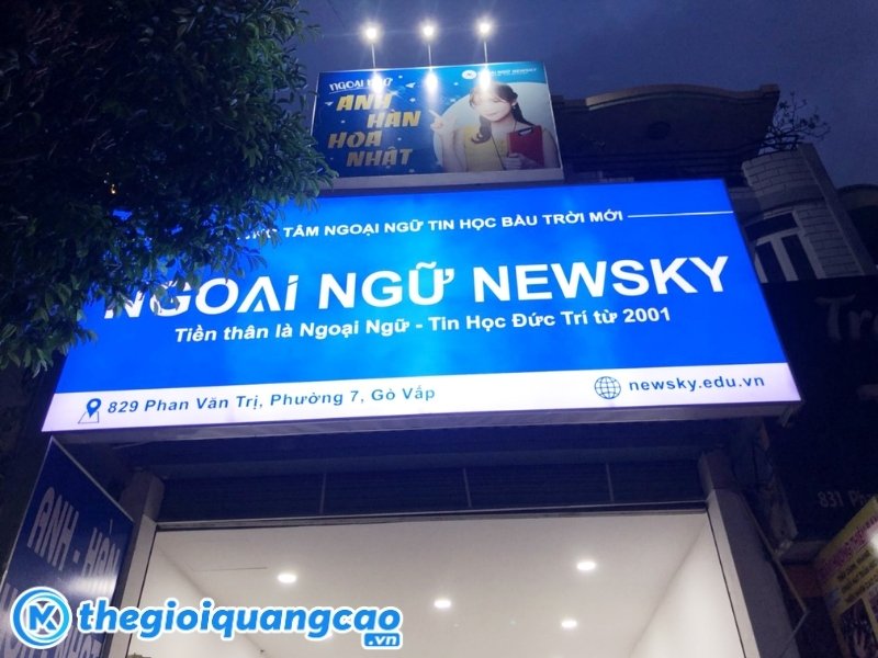 Bảng hiệu trung t&acirc;m ngoại ngữ bạt 3M in UV xuy&ecirc;n s&aacute;ng