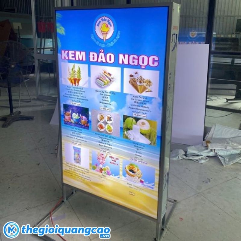 Bảng hiệu hộp đèn bạt hiflex đứng