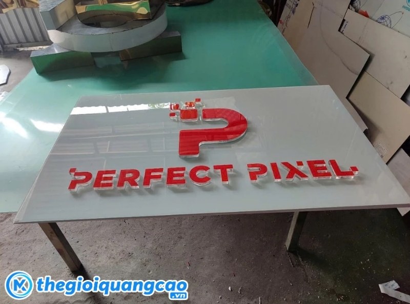 L&agrave;m bảng hiệu mica chữ nổi gi&aacute; rẻ tại TPHCM
