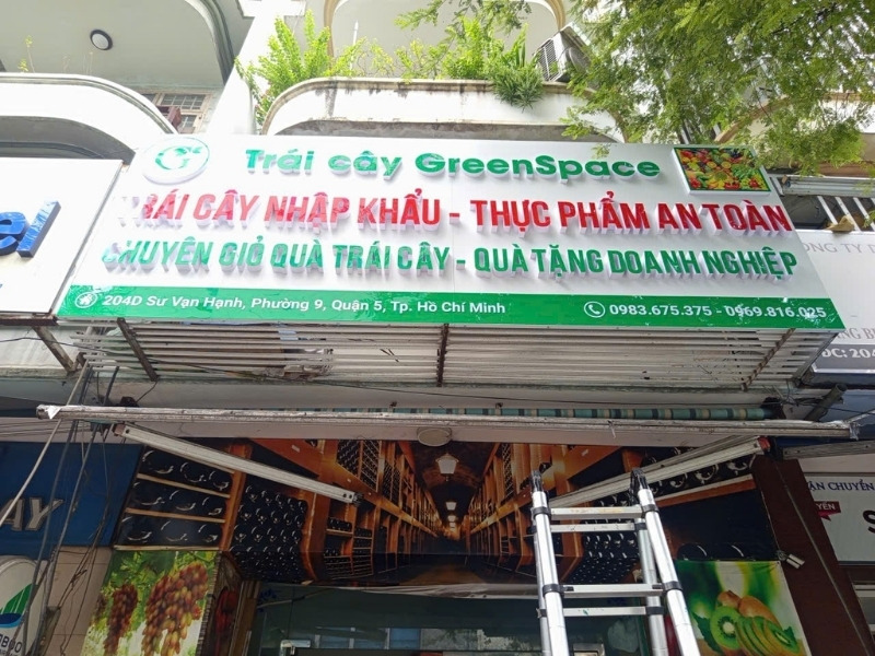 Bảng hiệu bán trái cây nền chất liệu ALu