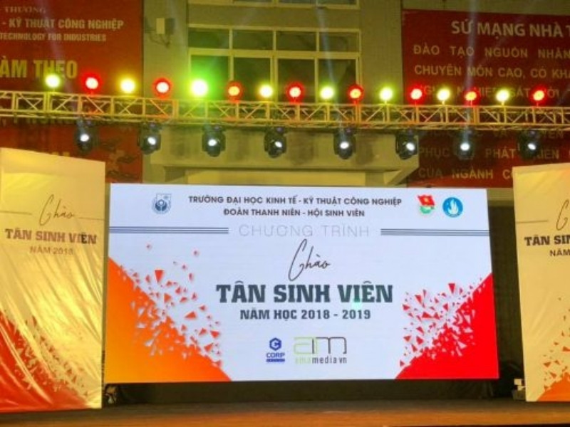 Background ch&agrave;o mừng t&acirc;n sinh vi&ecirc;n m&agrave;n h&igrave;nh LED