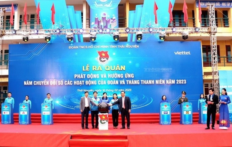 Mẫu backdrop đo&agrave;n thanh ni&ecirc;n in PP bồi Formex