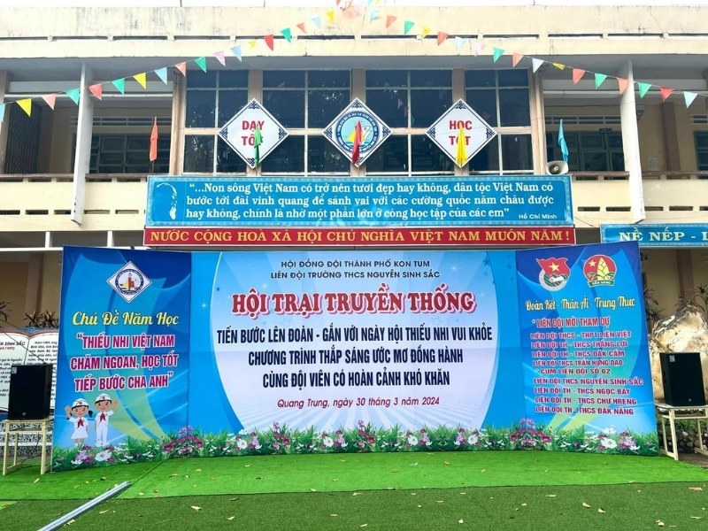 Mẫu backdrop hội trại truyền thống