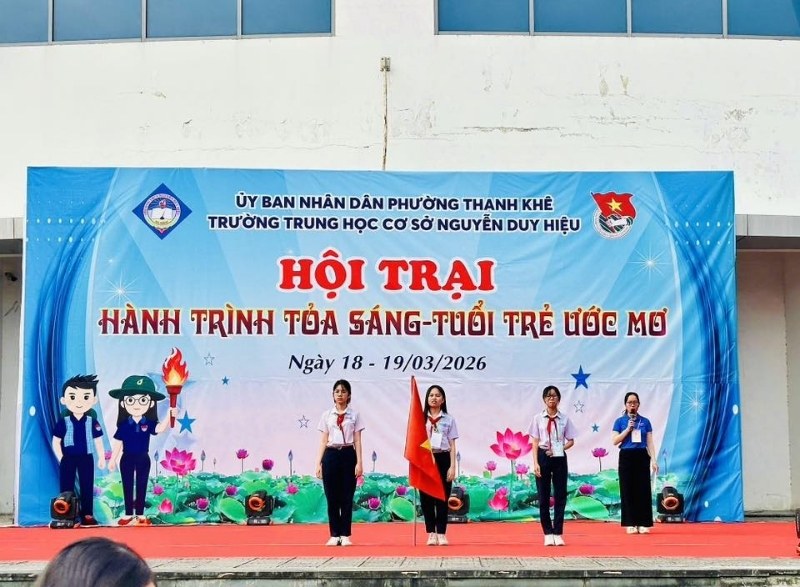 Mẫu backdrop hội trại h&agrave;nh tr&igrave;nh tỏa s&aacute;ng tuổi trẻ ước mơ