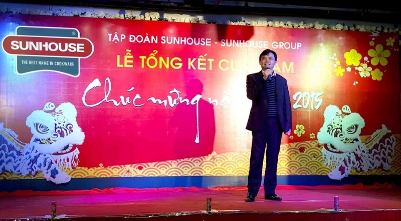 Mẫu backdrop lễ tổng kế cuối năm tập đo&agrave;n Sunhouse