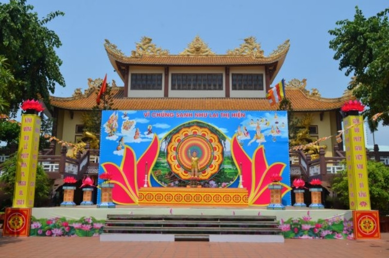Thiết kế backdrop phật đản theo y&ecirc;u cầu