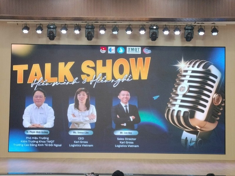 Mẫu backdrop talkshow hiểu m&igrave;nh & hiểu nghề