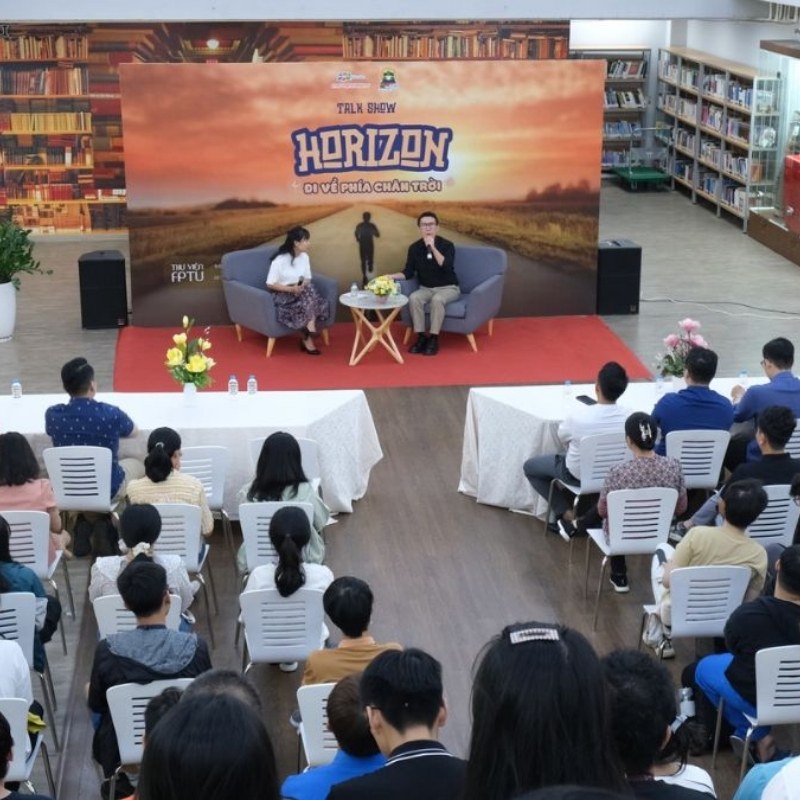 Mẫu backdrop talkshow chủ đề đi về ph&iacute;a ch&acirc;n trời