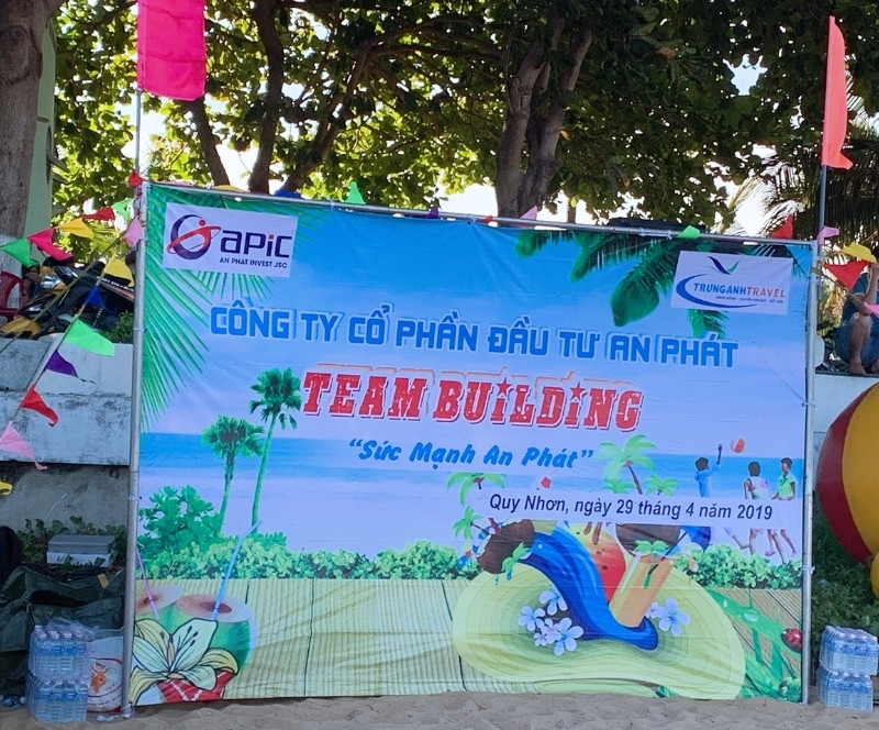 Mẫu backdrop team building b&atilde;i biển