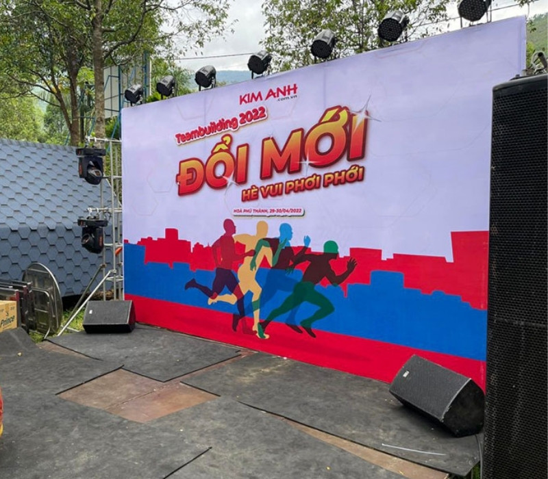 Mẫu backdrop team building chuy&ecirc;n nghiệp cho c&ocirc;ng ty