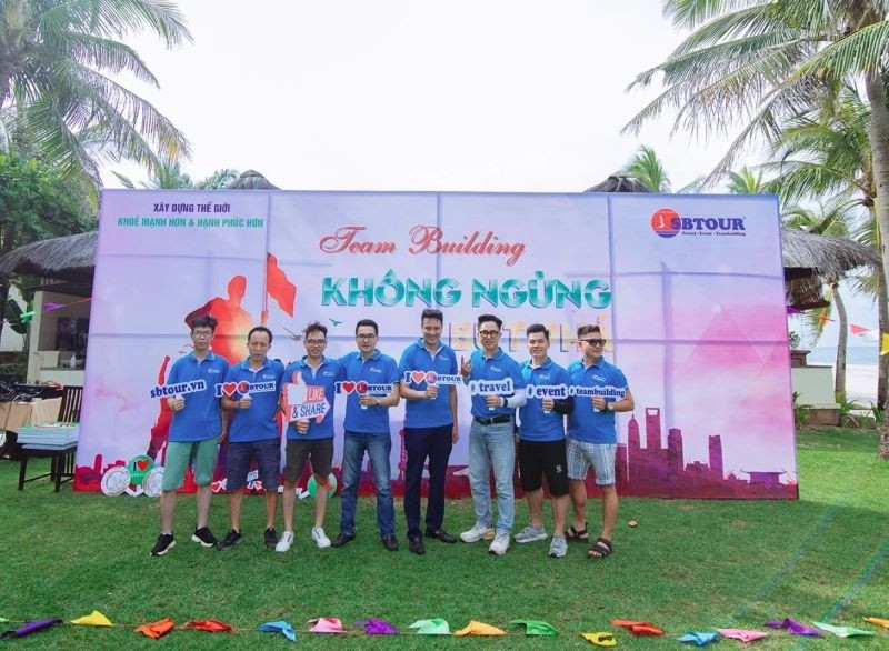 Mẫu ph&ocirc;ng nền team building c&ocirc;ng ty đẹp