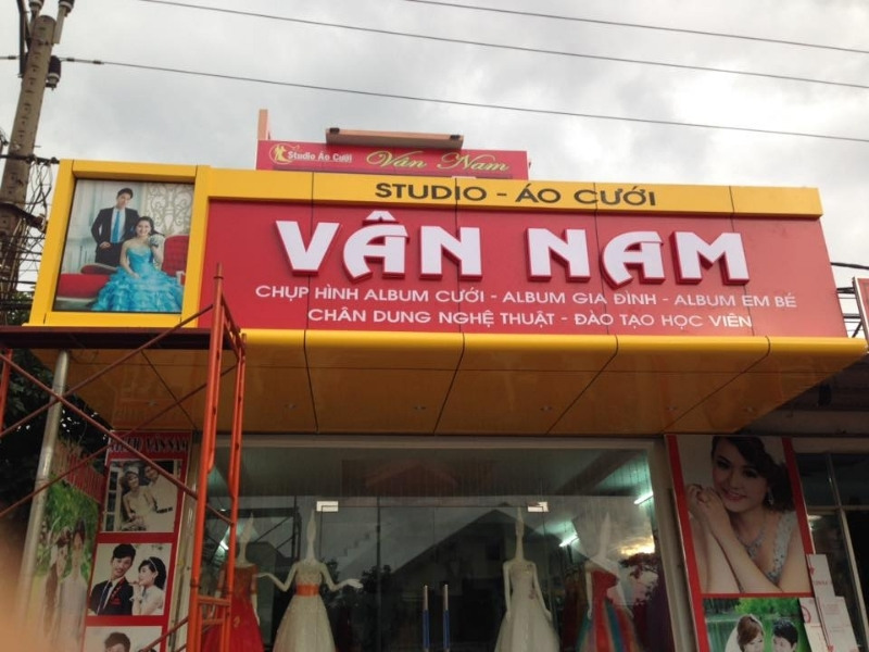 Mẫu bảng hiệu studio &aacute;o cưới V&acirc;n Nam