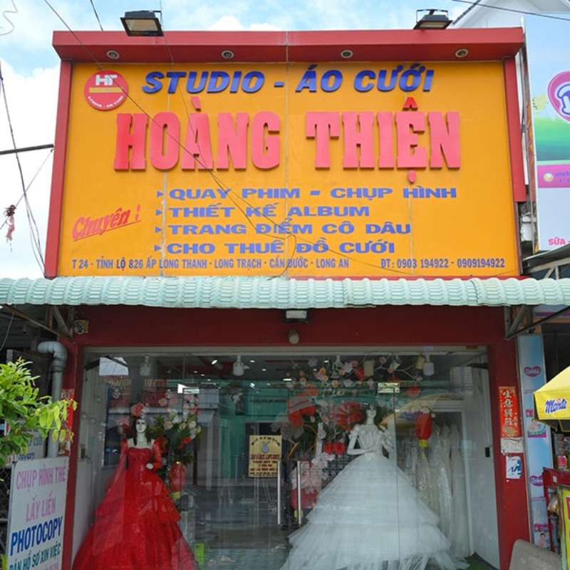 Mẫu bảng hiệu &aacute;o cưới Ho&agrave;ng Thiện