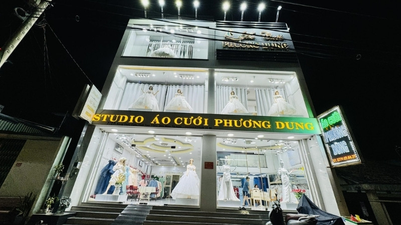 Mẫu bảng hiệu studio &aacute;o cưới Phương Dung