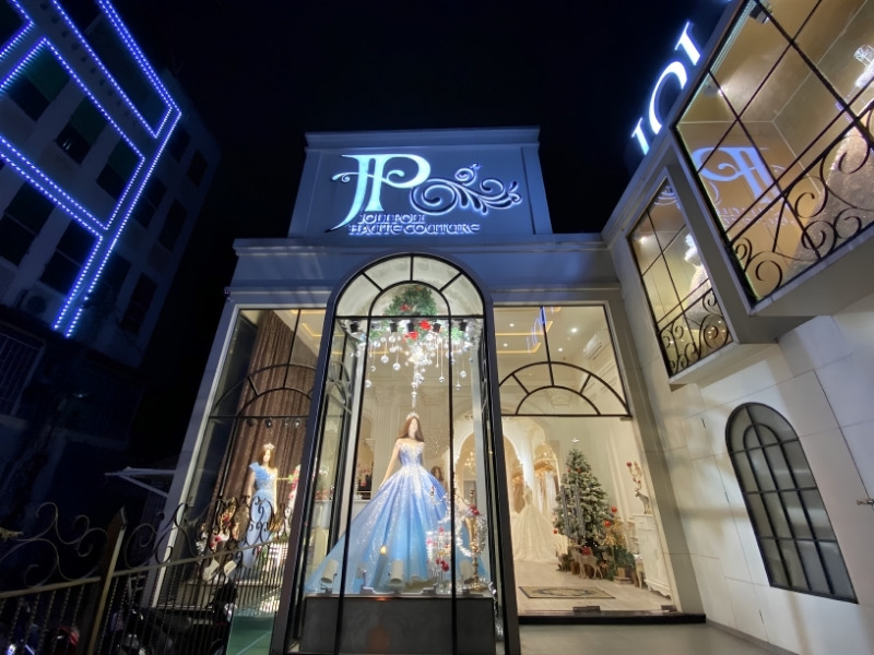 Mẫu bảng hiệu &aacute;o cưới Joli Poli Bridal