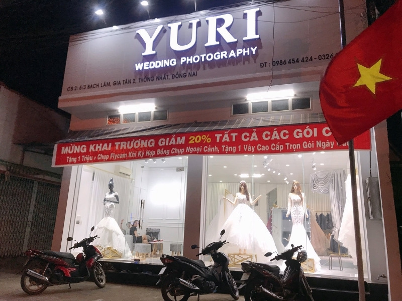 Những sai lầm cần tr&aacute;nh khi l&agrave;m bảng hiệu &aacute;o cưới