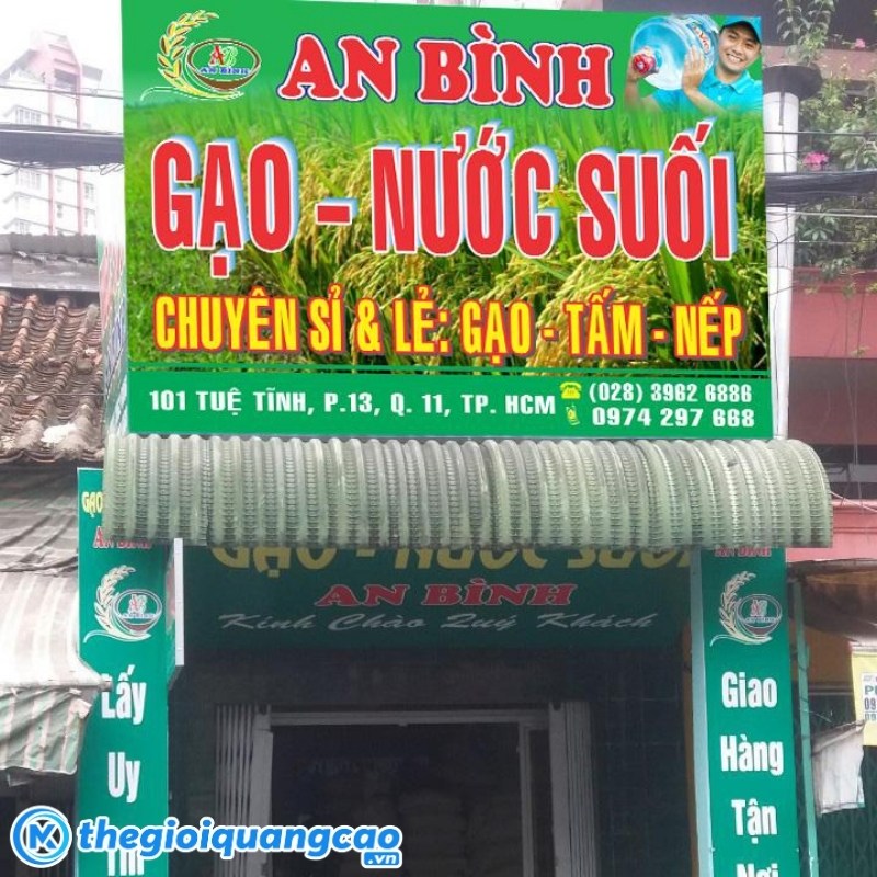 Bảng hiệu b&aacute;n gạo chất liệu bạt hiflex c&oacute; khung sắt