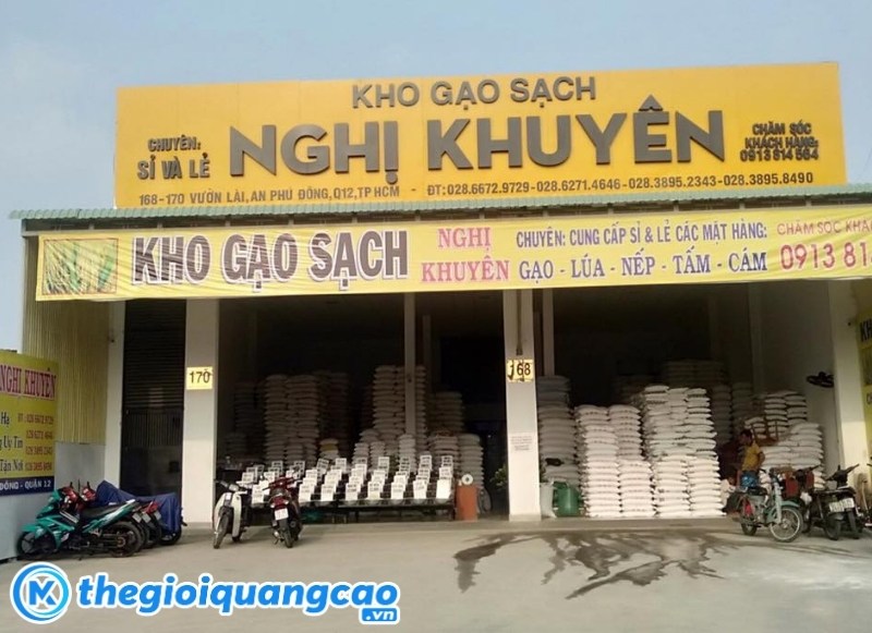 Bảng hiệu b&aacute;n gạo mặt dựng ALu kết hợp chữ nổi Mica