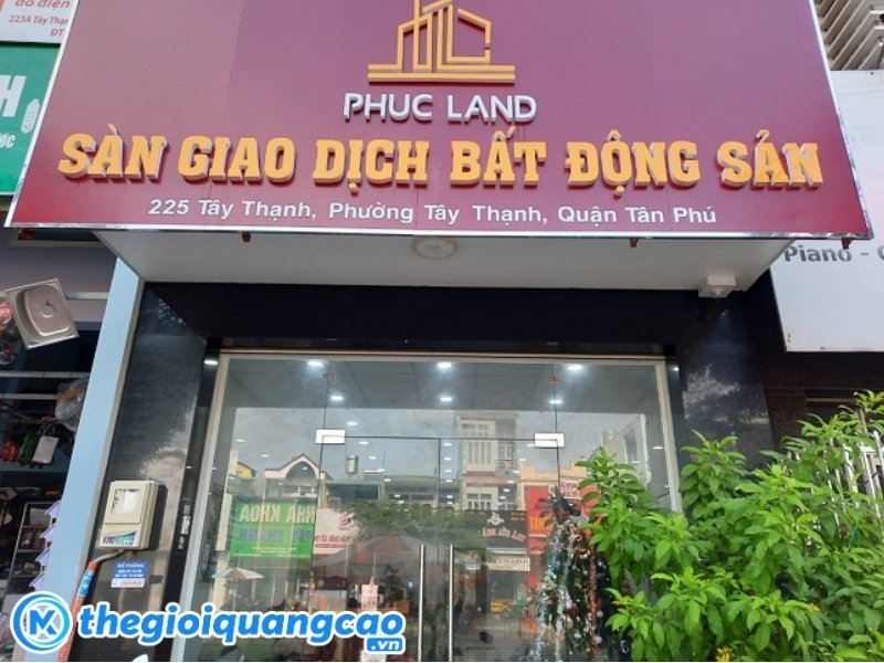 Bảng hiệu bất động sản mặt dựng Alu chữ nổi Mica