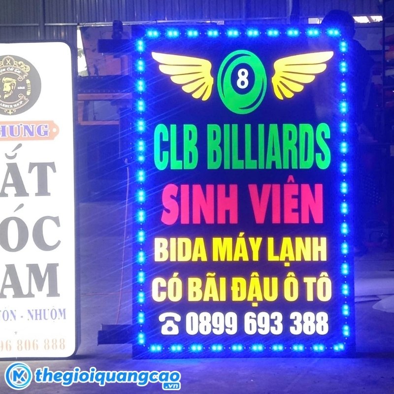 Mẫu biển vẫy hộp đ&egrave;n qu&aacute;n bida thu h&uacute;t kh&aacute;ch đi qua