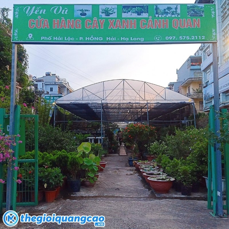 Mẫu bảng hiệu cửa h&agrave;ng c&acirc;y xanh cảnh quan