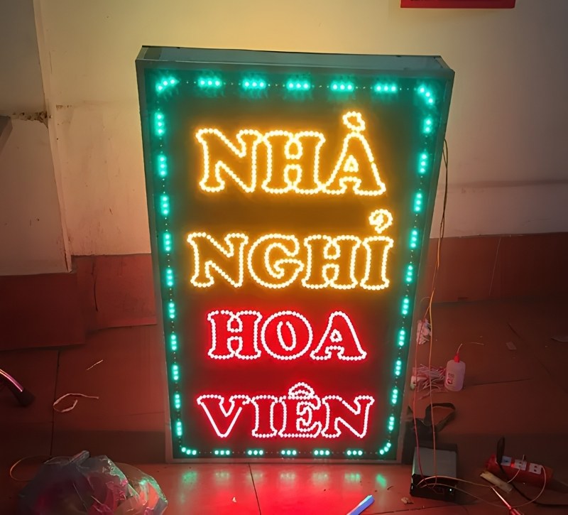 Biển vẫy hộp đ&egrave;n nh&agrave; nghỉ
