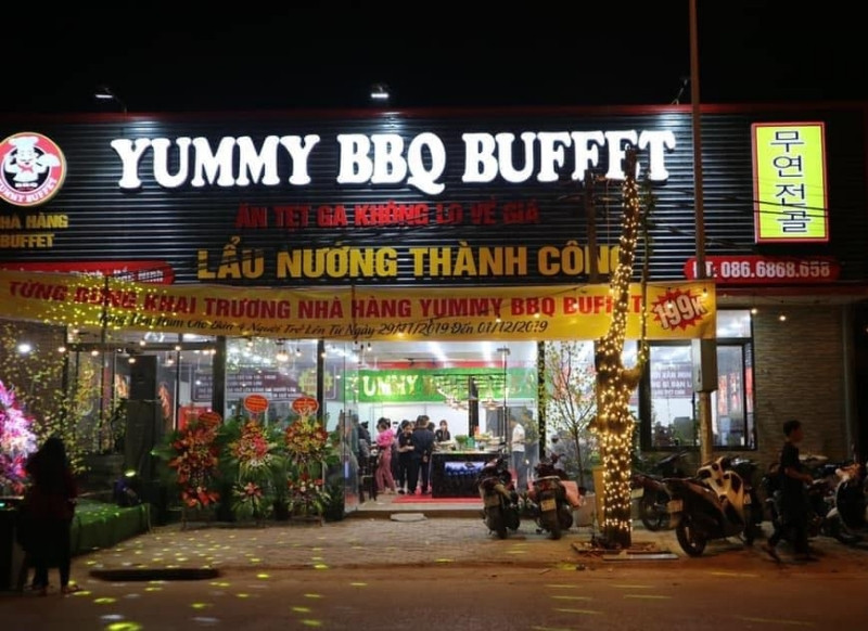 Bảng hiệu lẩu nướng BBQ nền t&ocirc;n s&oacute;ng chữ nổi Mica