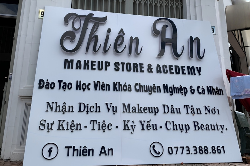 Mẫu bảng hiệu makeup acedemy Thi&ecirc;n An