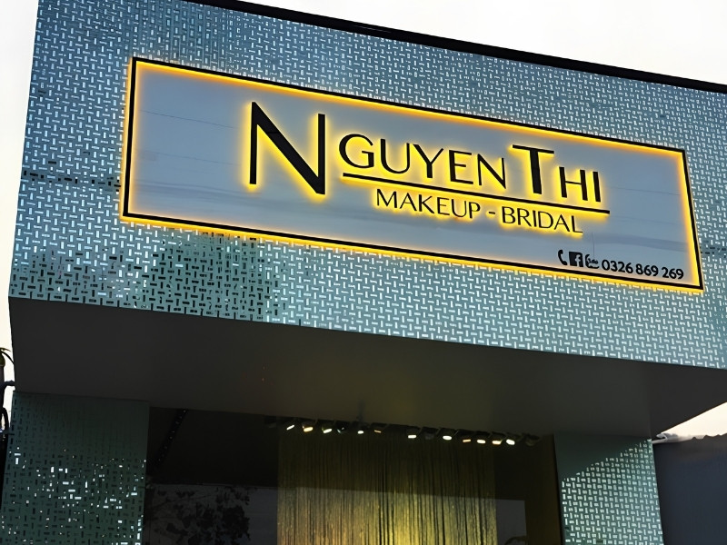 Mẫu bảng hiệu makeup đẹp Nguyen Thi