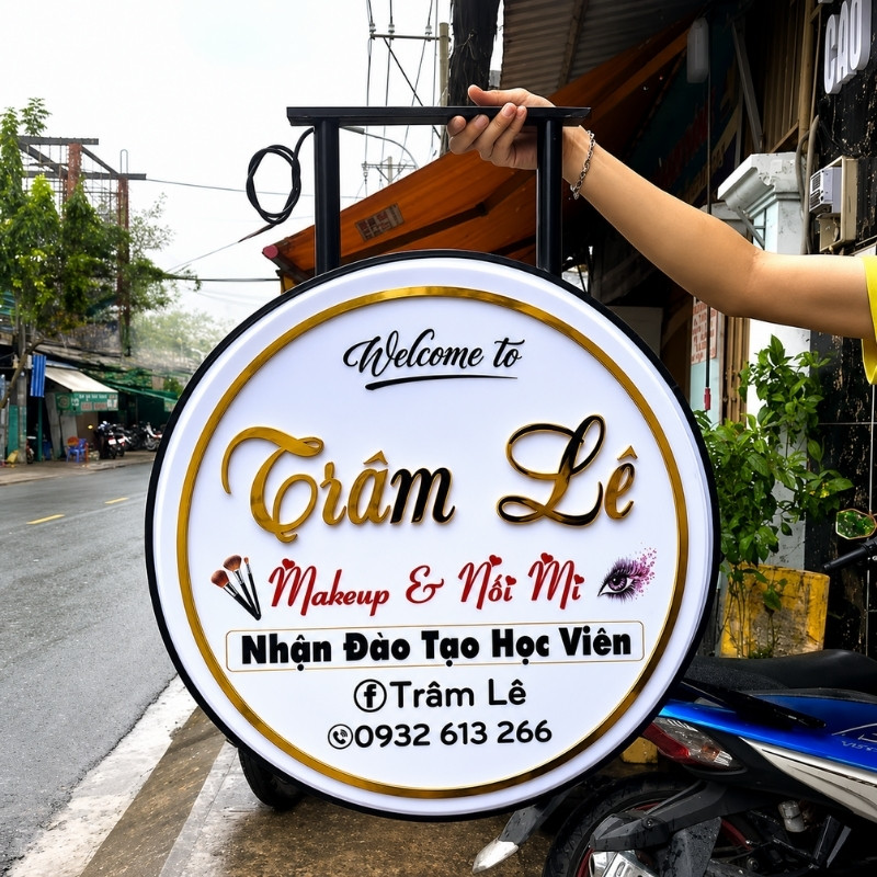 Mẫu bảng hiệu makeup tr&ograve;n