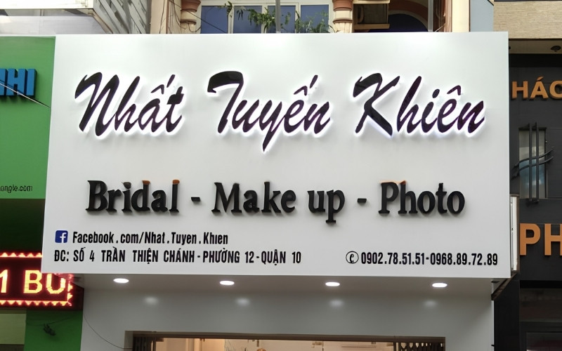 Bảng hiệu tiệm makeup kết hợp chữ nổi