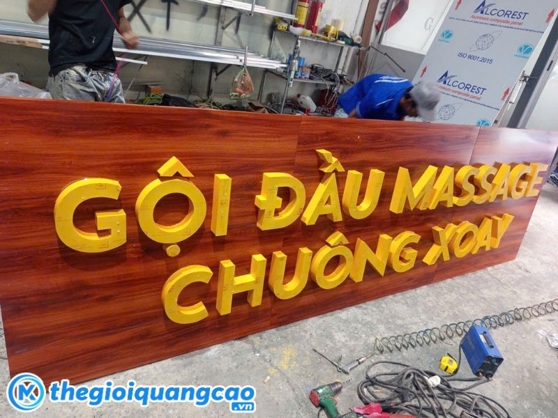 Mẫu bảng hiệu massage nền giả gỗ