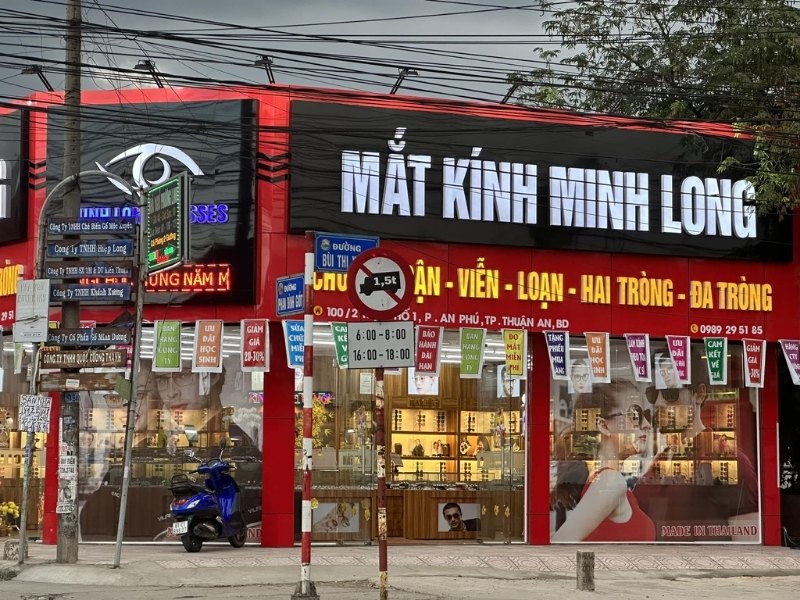 Mẫu bảng hiệu mắt k&iacute;nh Minh Long