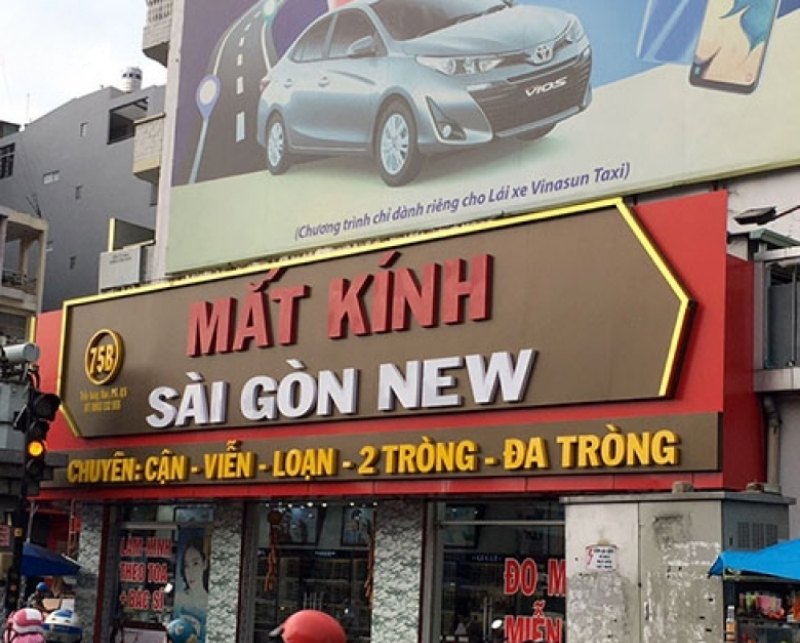 Bảng hiệu mặt k&iacute;nh mặt dựng ALu chữ nổi Mica