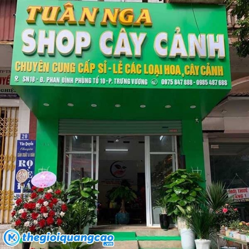 Bảng hiệu m&agrave;u xanh l&aacute; c&acirc;y mặt dụng Alu chữ nổi Mica