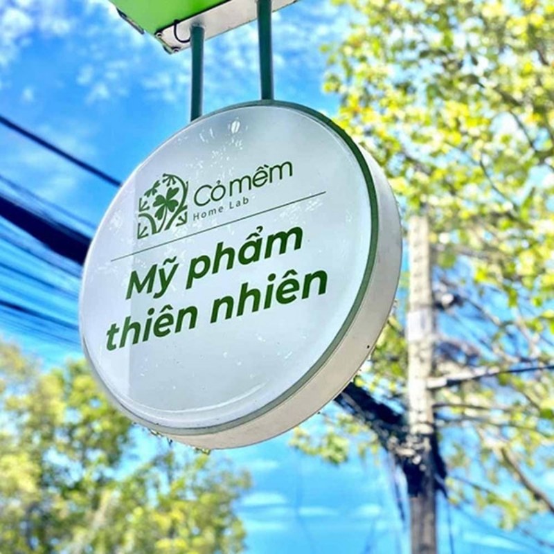 Biển vẫy shop mỹ phẩm thi&ecirc;n nhi&ecirc;n