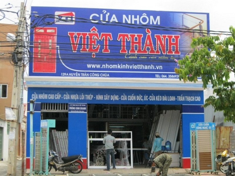 Mẫu bảng hiệu nh&ocirc;m k&iacute;nh Việt Th&agrave;nh