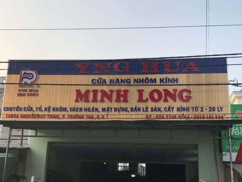 Mẫu bảng hiệu cửa h&agrave;ng nh&ocirc;m k&iacute;nh Minh Long