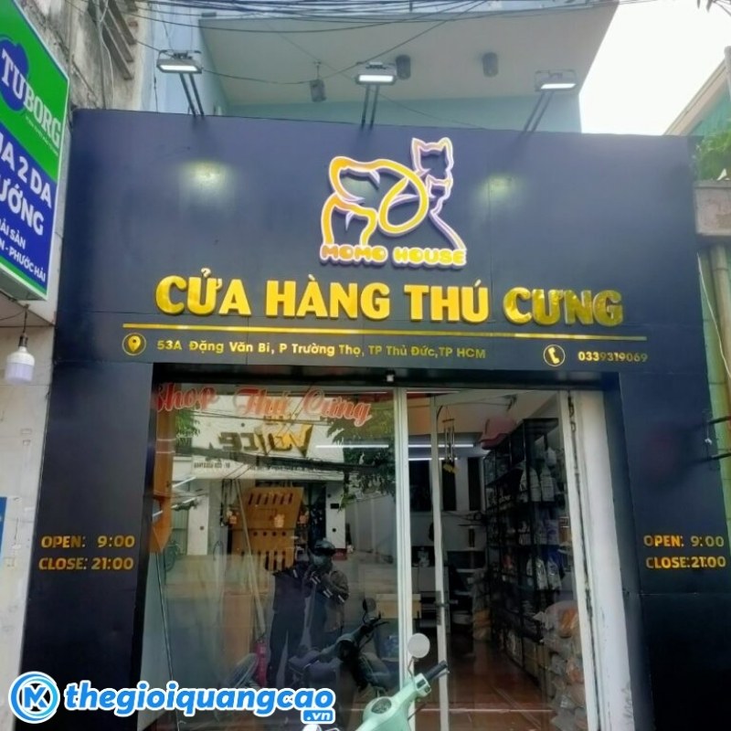 Mẫu bảng hiệu pet shop chữ nổi inox v&agrave;ng gương